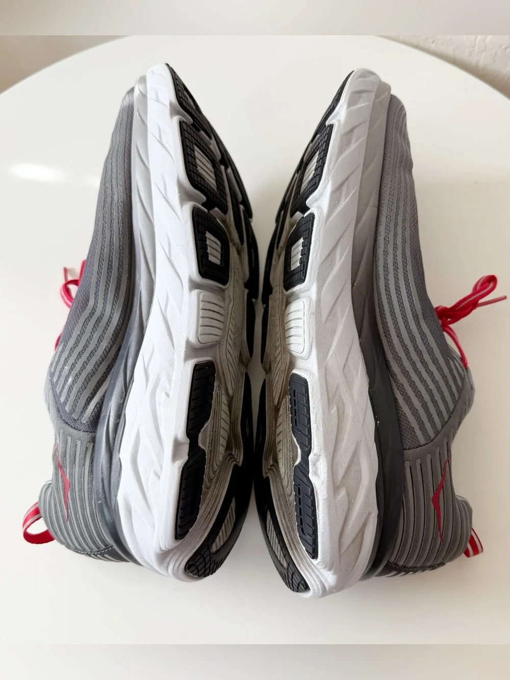 Hoka One One Shoes Men’s Bondi 6 Running Sneaker Gray Red